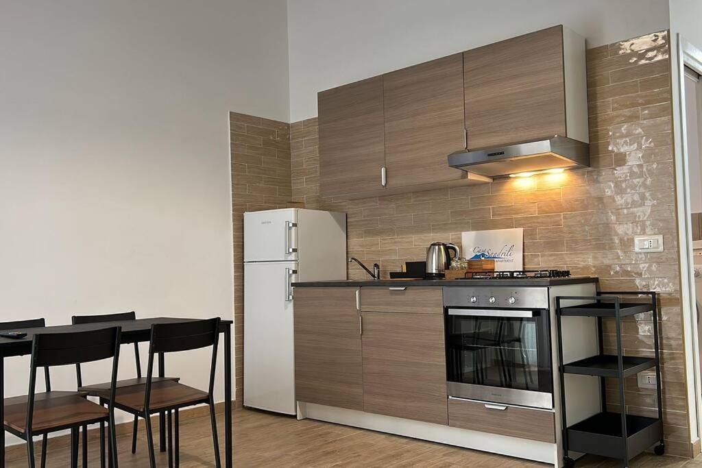 Casa Sandrili First, Station Appartement
